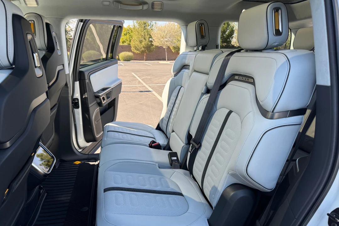 2023 Rivian R1S - Image 27 of 31
