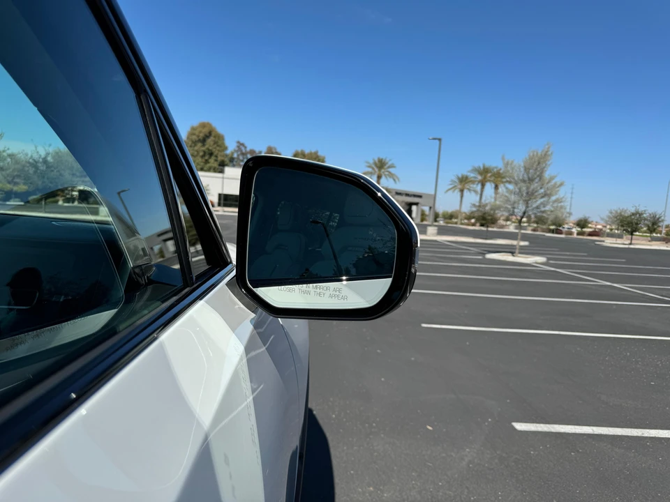 2023 Rivian R1S - Image 17 of 31