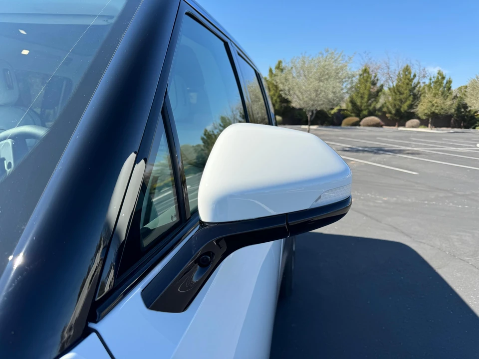 2023 Rivian R1S - Image 12 of 31