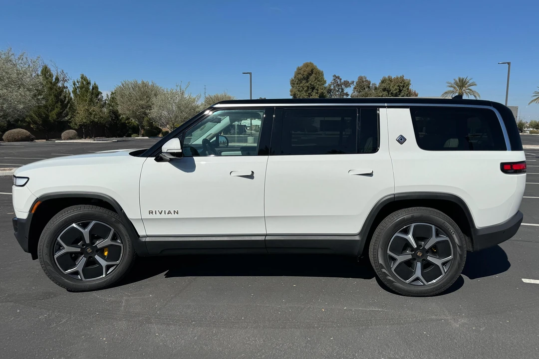 2023 Rivian R1S - Image 3 of 31