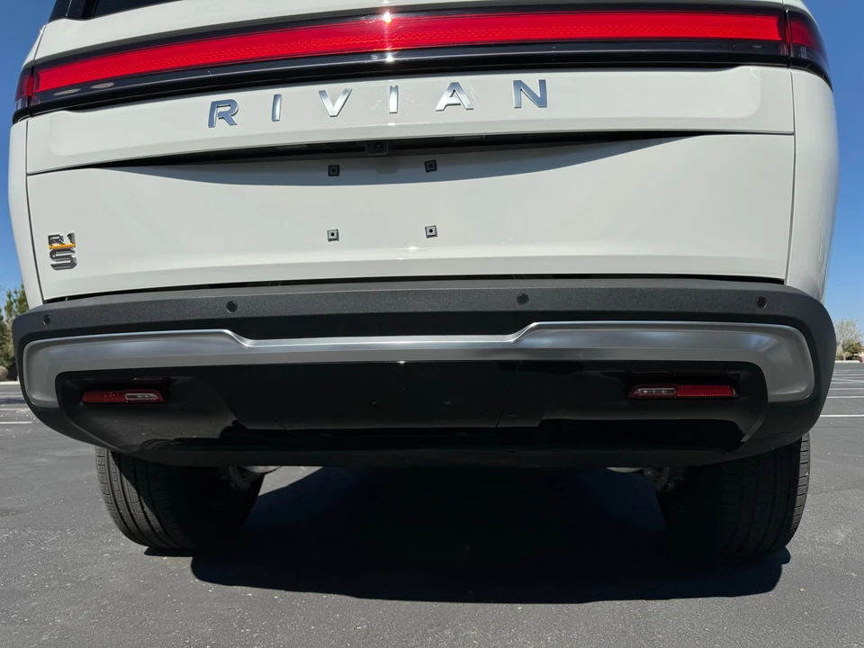 2023 Rivian R1S - Image 15 of 31