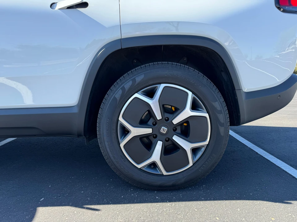 2023 Rivian R1S - Image 22 of 31