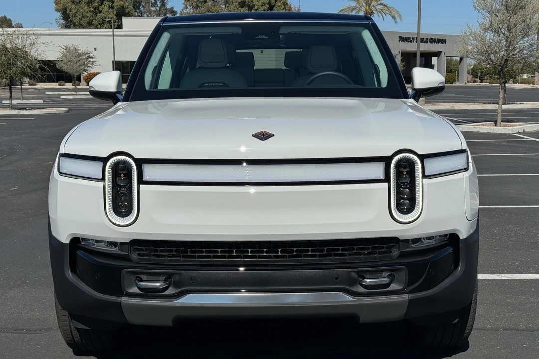 2023 Rivian R1S - Image 2 of 31