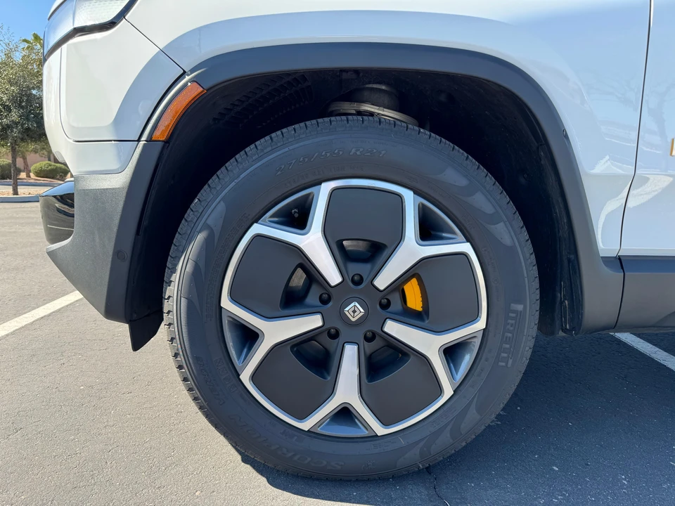 2023 Rivian R1S - Image 21 of 31