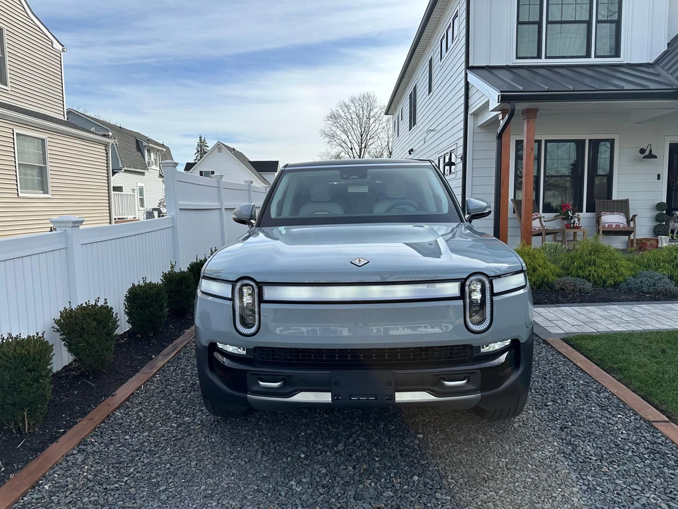 2023 Rivian R1S - Image 6 of 31