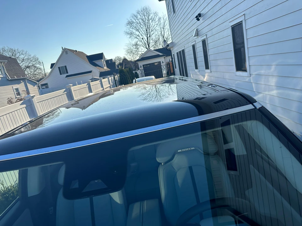2023 Rivian R1S - Image 22 of 31