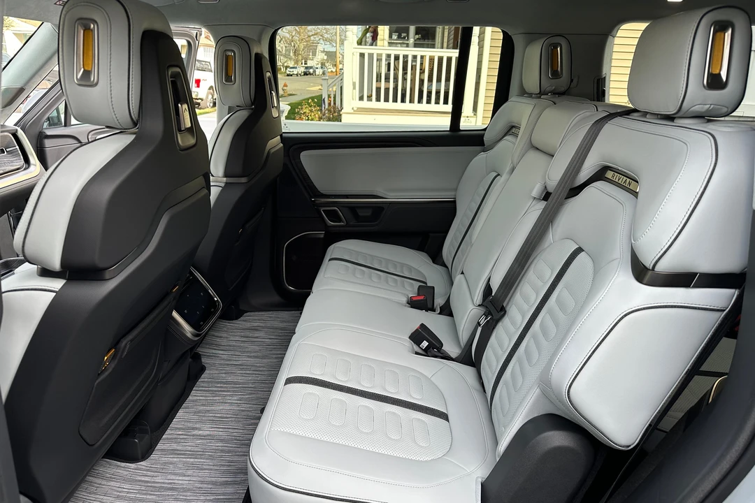 2023 Rivian R1S - Image 31 of 31