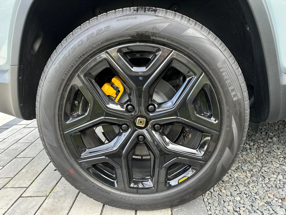 2023 Rivian R1S - Image 27 of 31