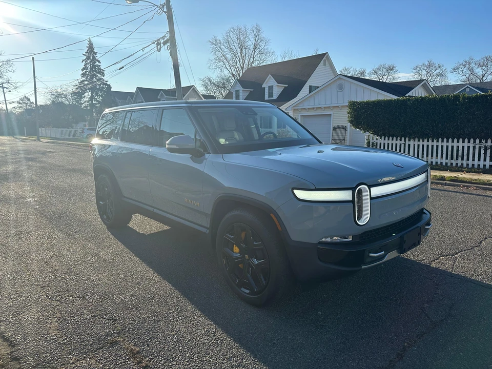 2023 Rivian R1S - Image 21 of 31