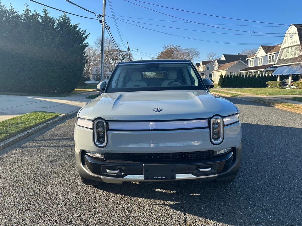 2023 Rivian R1S - Image 7 of 31