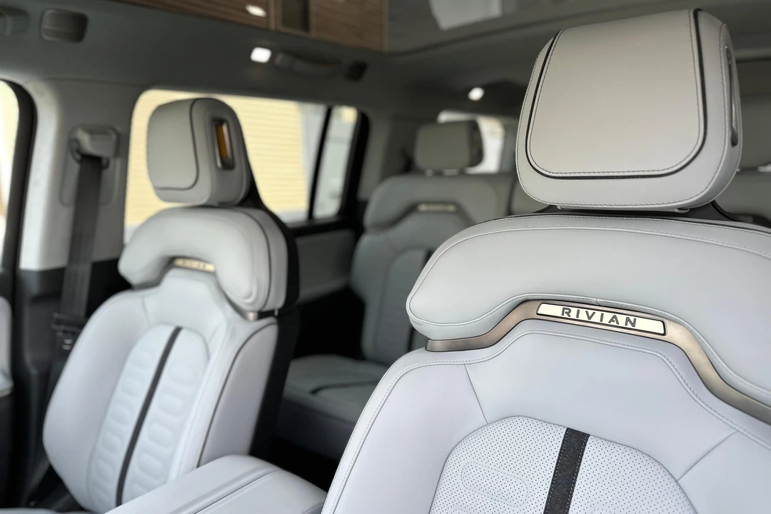 2023 Rivian R1S - Image 30 of 31