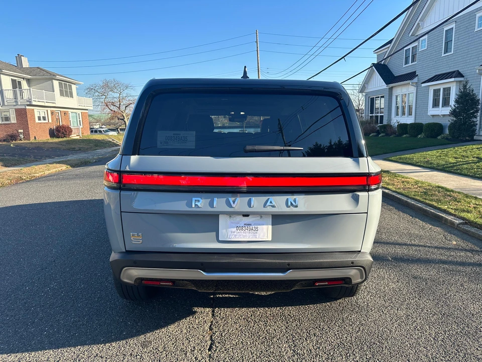 2023 Rivian R1S - Image 15 of 31