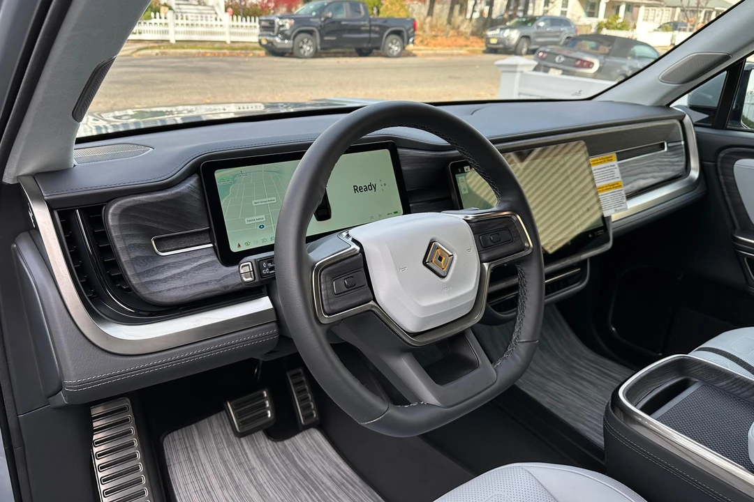 2023 Rivian R1S - Image 29 of 31