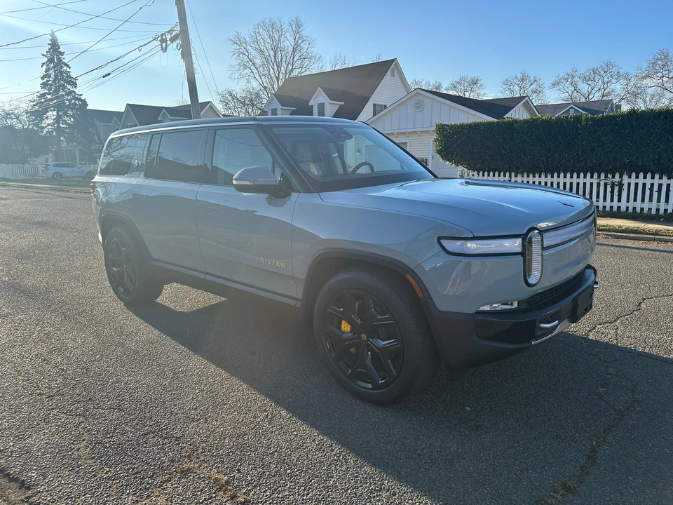 2023 Rivian R1S - Image 20 of 31