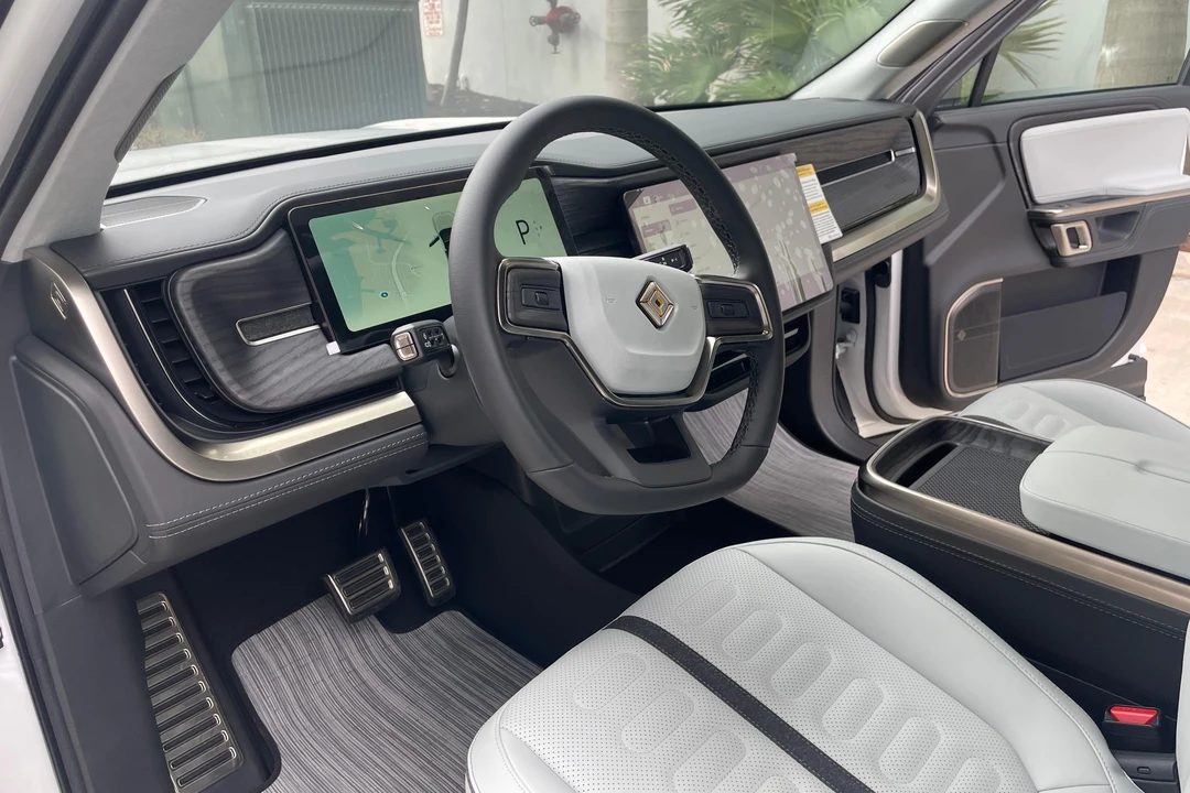 2023 Rivian R1S - Image 31 of 31