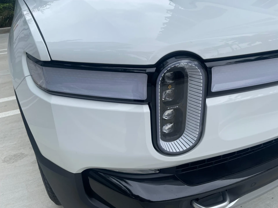 2023 Rivian R1S - Image 16 of 31