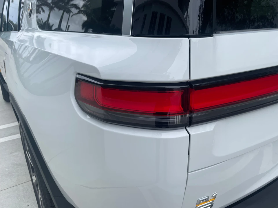 2023 Rivian R1S - Image 20 of 31