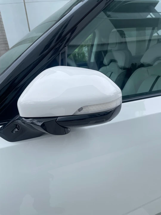 2023 Rivian R1S - Image 18 of 31