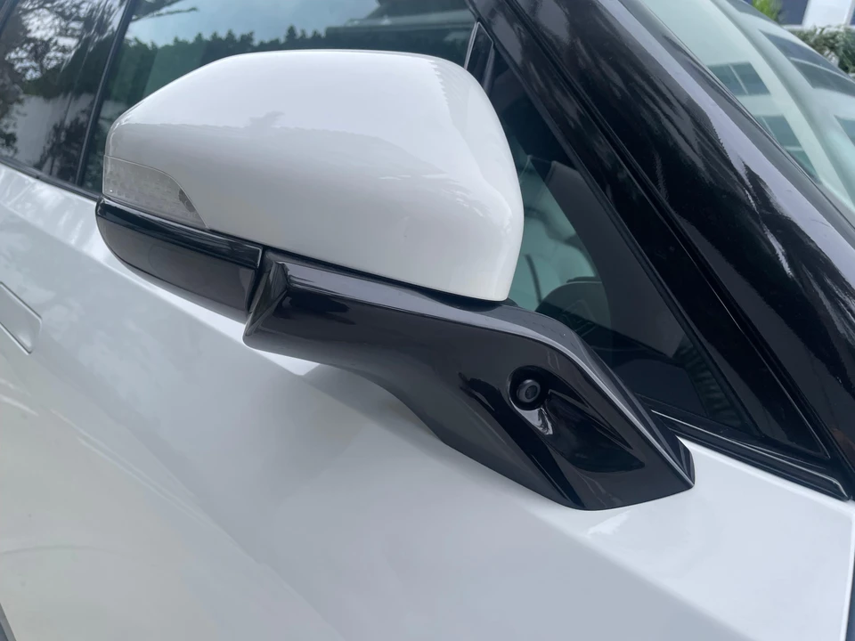 2023 Rivian R1S - Image 24 of 31