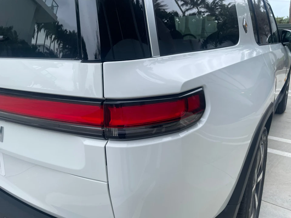 2023 Rivian R1S - Image 22 of 31