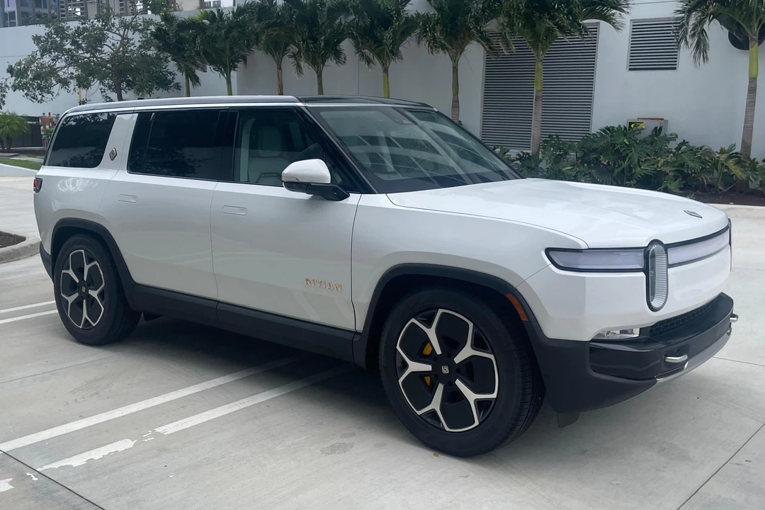 2023 Rivian R1S - Image 3 of 31
