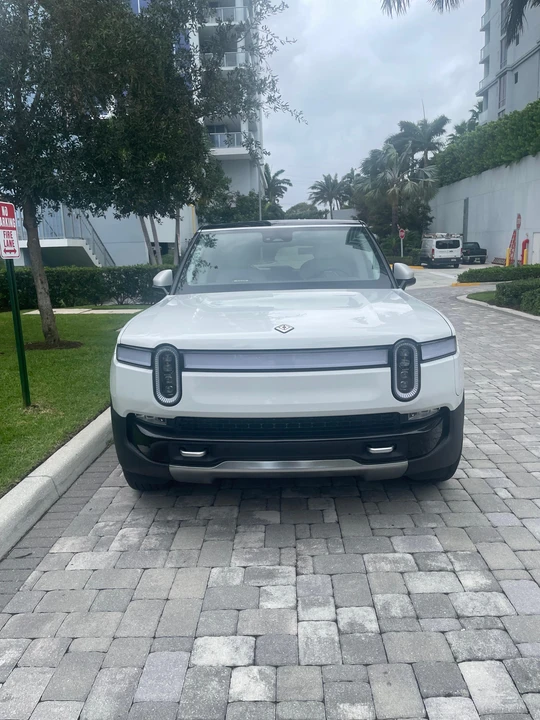 2023 Rivian R1S - Image 6 of 31