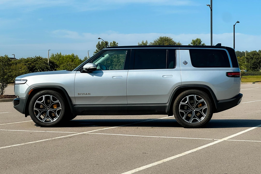 2023 Rivian R1S - Image 3 of 31