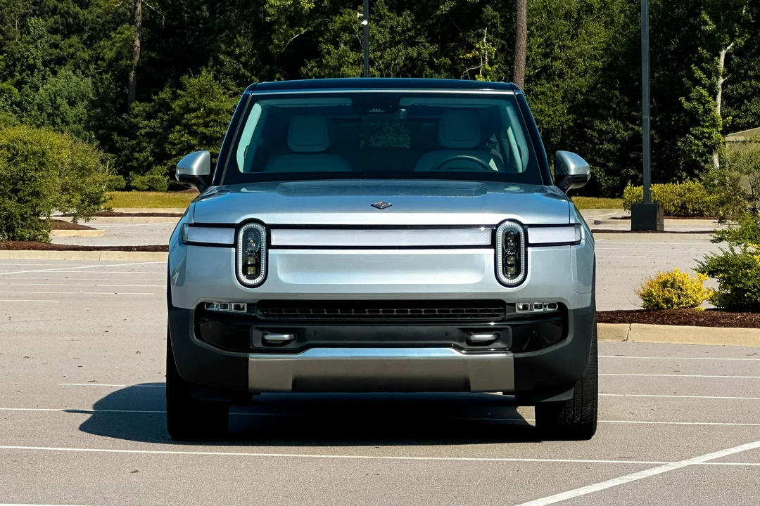 2023 Rivian R1S - Image 2 of 31