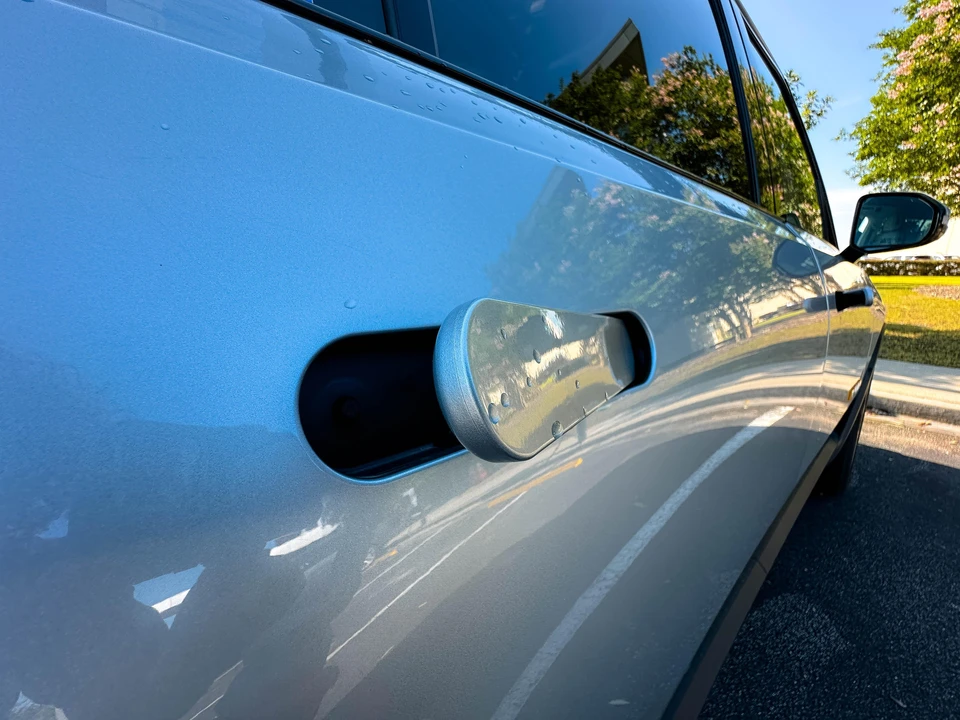 2023 Rivian R1S - Image 30 of 31