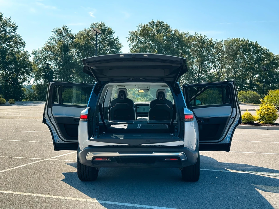 2023 Rivian R1S - Image 21 of 31