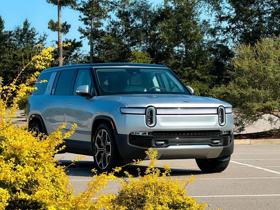 2023 Rivian R1S - Image 20 of 31