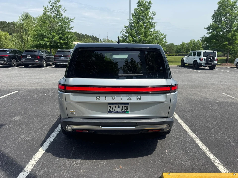 2023 Rivian R1S - Image 13 of 31