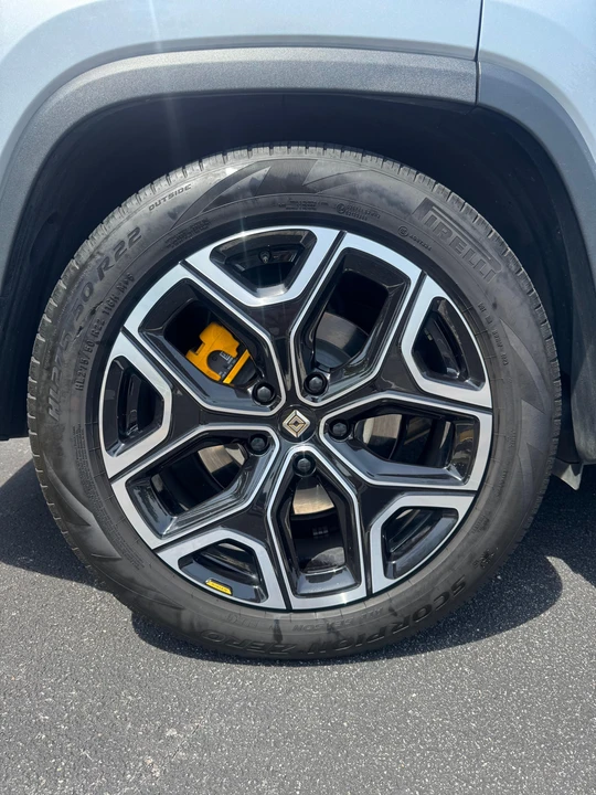 2023 Rivian R1S - Image 31 of 31