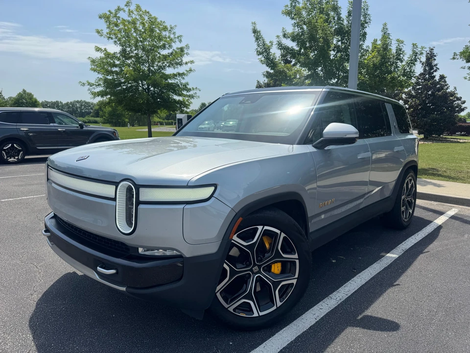 2023 Rivian R1S - Image 9 of 31