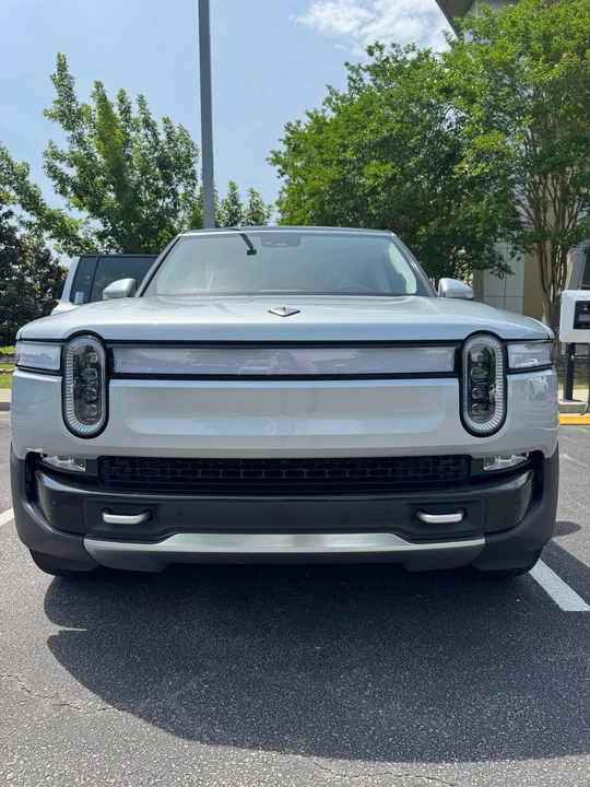 2023 Rivian R1S - Image 7 of 31