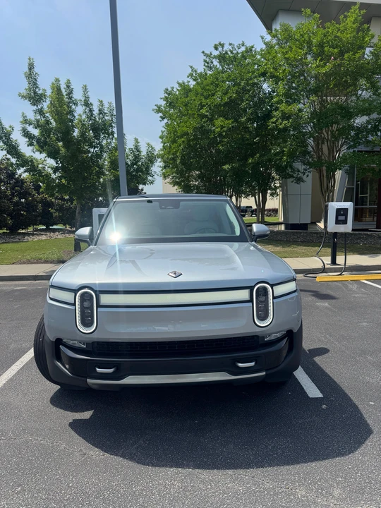 2023 Rivian R1S - Image 6 of 31