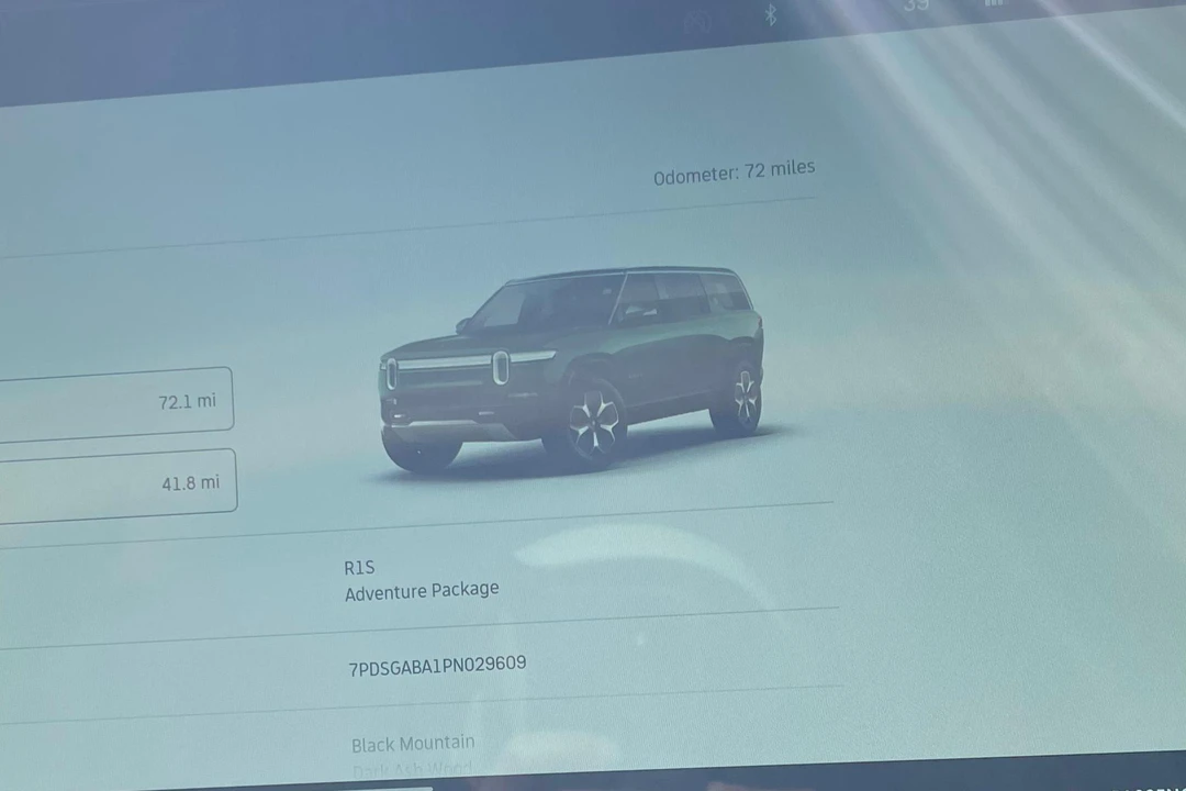 2023 Rivian R1S - Image 28 of 31