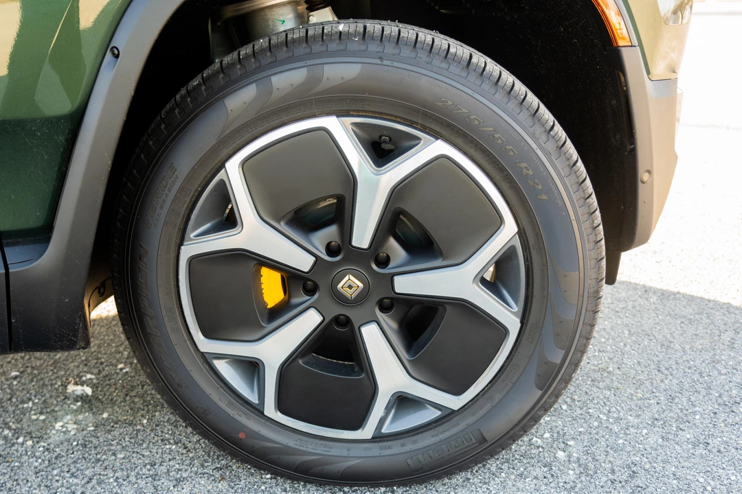 2023 Rivian R1S - Image 24 of 31