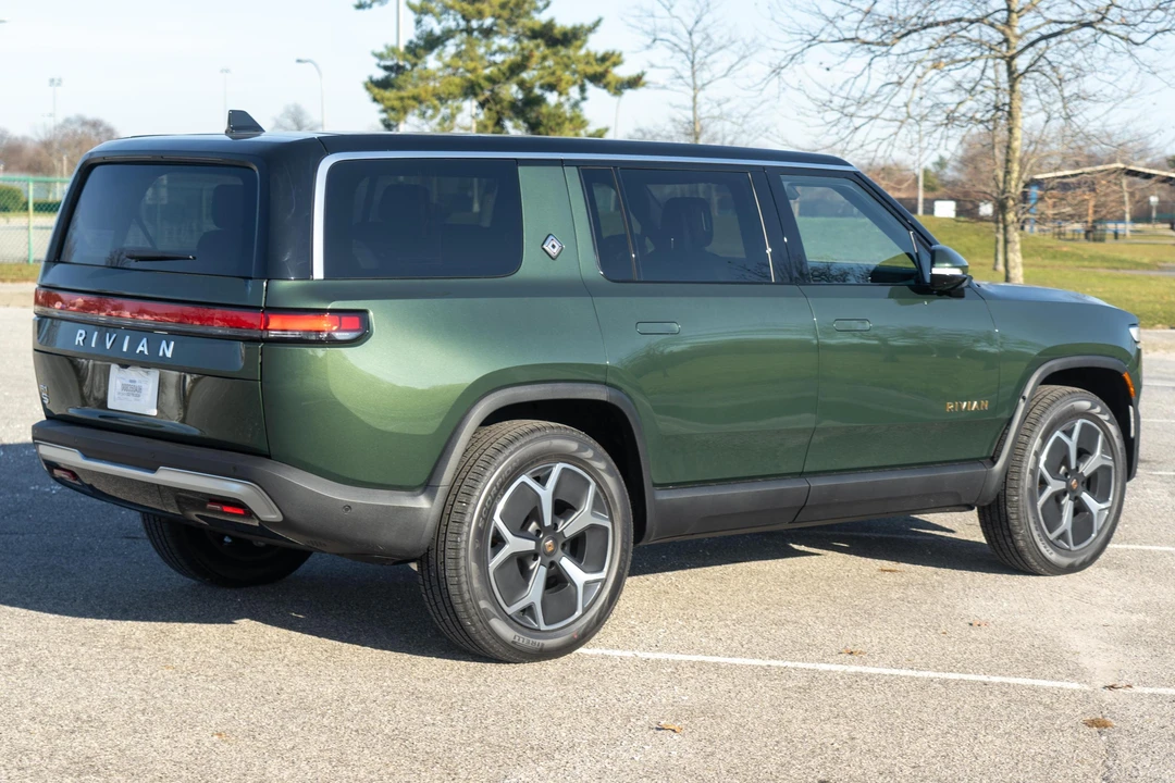 2023 Rivian R1S - Image 4 of 31