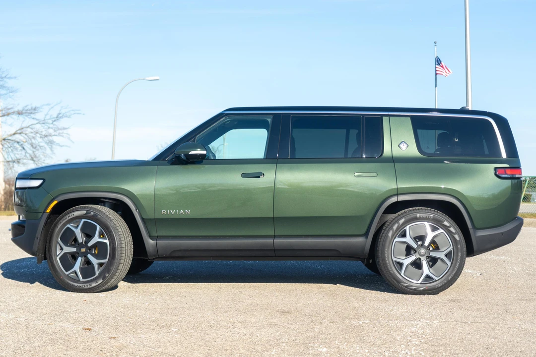 2023 Rivian R1S - Image 3 of 31