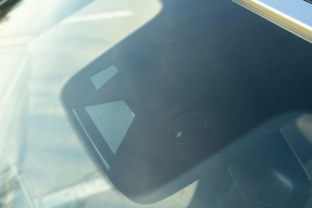 2023 Rivian R1S - Image 12 of 31