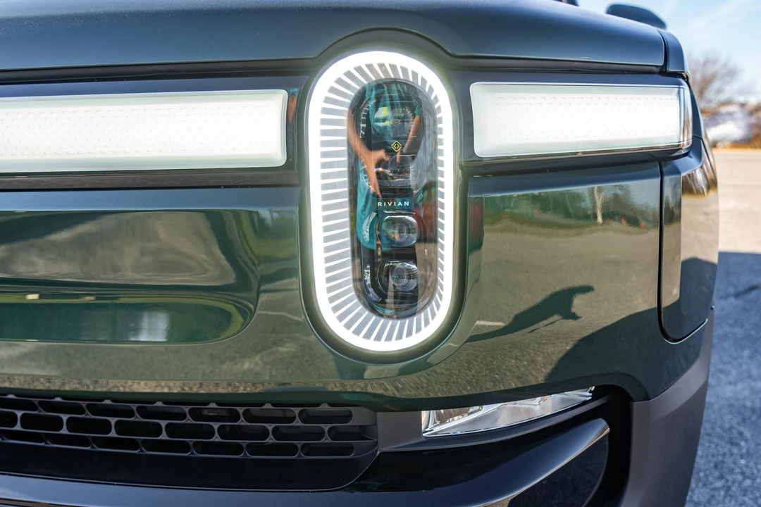 2023 Rivian R1S - Image 10 of 31