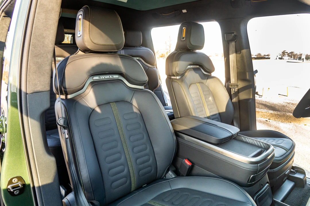 2023 Rivian R1S - Image 31 of 31