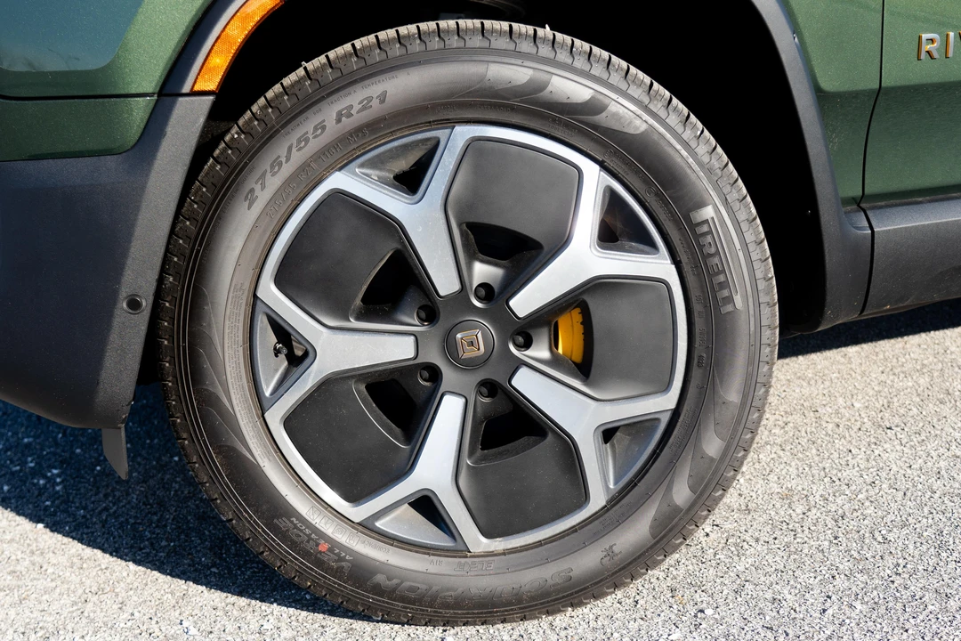 2023 Rivian R1S - Image 21 of 31