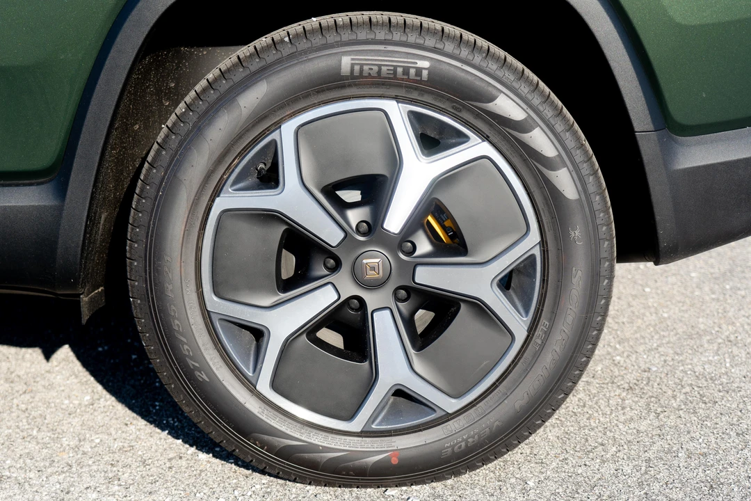 2023 Rivian R1S - Image 22 of 31