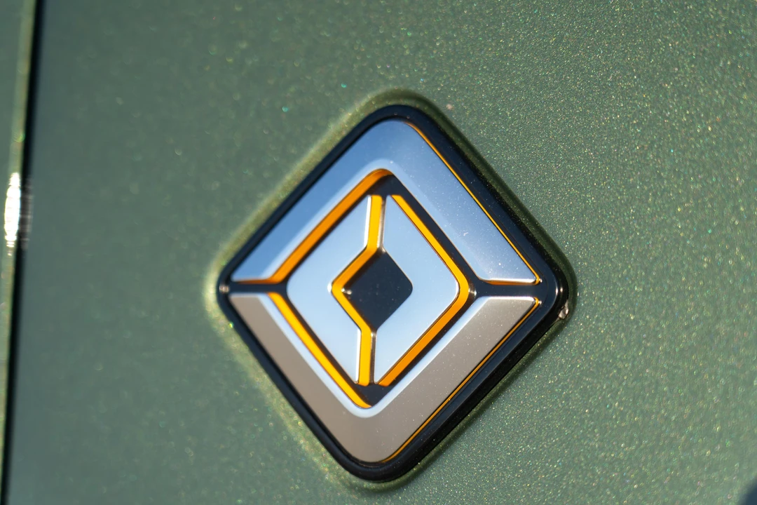 2023 Rivian R1S - Image 15 of 31
