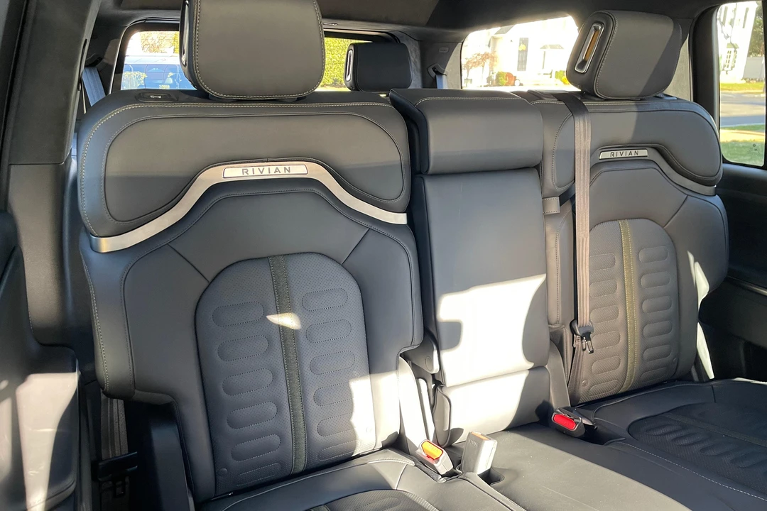 2023 Rivian R1S - Image 27 of 31