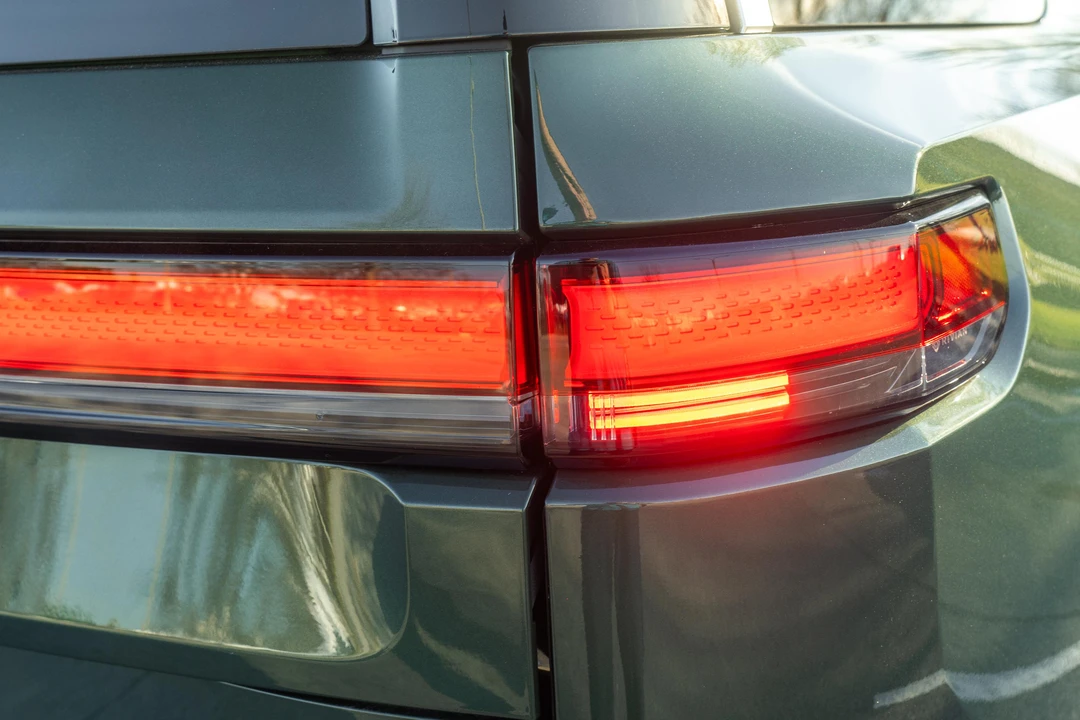 2023 Rivian R1S - Image 20 of 31
