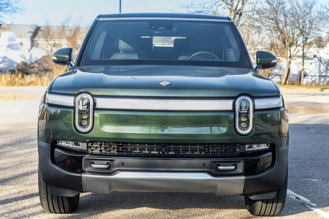 2023 Rivian R1S - Image 2 of 31