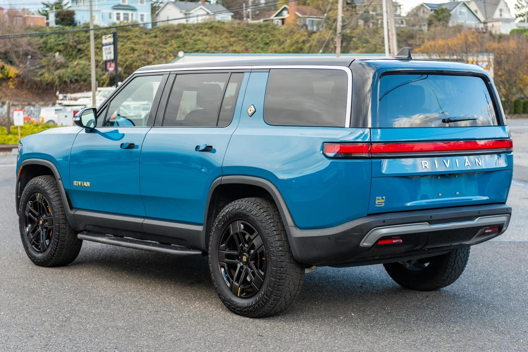 2023 Rivian R1S - Image 4 of 31
